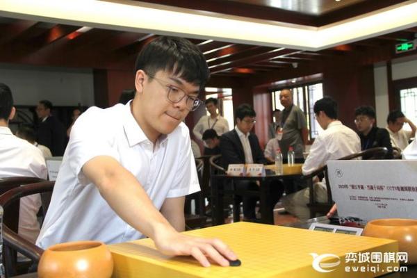 当湖十局杯快棋赛卫冕冠军丁浩遭淘汰 柯洁进八强