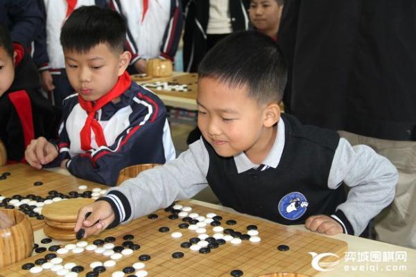 聂卫平王汝南参加太平实验小学“棋圣进校园”活动