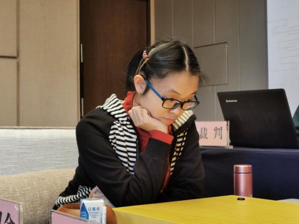 小胜周泓余陈一鸣扳平比分 女子名人决赛14日决胜