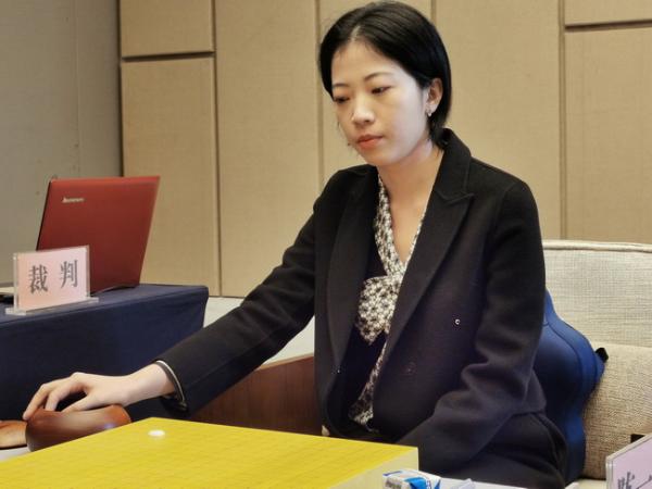 小胜周泓余陈一鸣扳平比分 女子名人决赛14日决胜