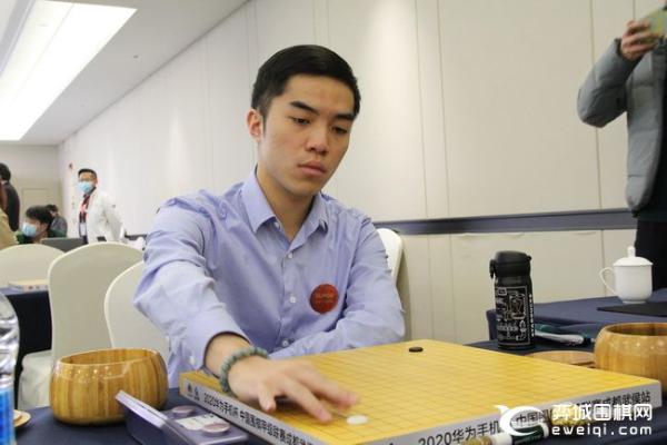 正在直播季后赛 朴廷桓VS江维杰 申真谞VS许嘉阳