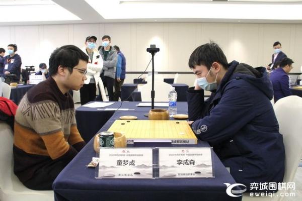 正在直播季后赛 朴廷桓VS江维杰 申真谞VS许嘉阳