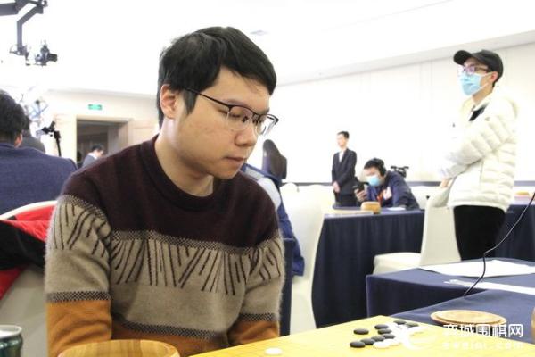 正在直播季后赛 朴廷桓VS江维杰 申真谞VS许嘉阳