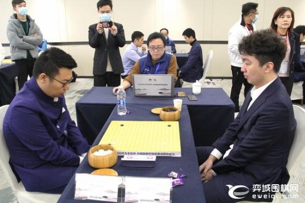 正在直播季后赛 朴廷桓VS江维杰 申真谞VS许嘉阳