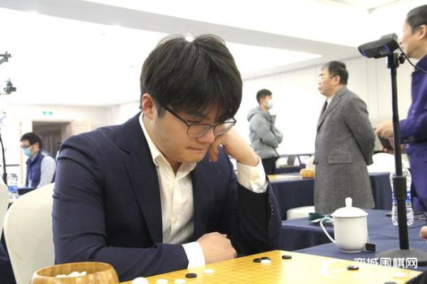 正在直播季后赛 朴廷桓VS江维杰 申真谞VS许嘉阳