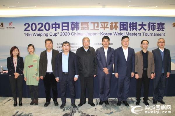 聂卫平杯中国队获亚军 颁奖仪式上吴依铭潸然泪下