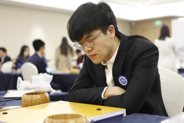 季后赛开战上半区和为贵 柯洁胜戎毅民生上岸在即
