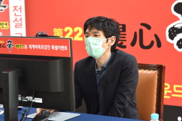 曹薰铉擒杀依田纪基 农心杯特邀赛韩国2比0胜日本