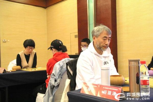 倡棋杯预选128人同场竞技 “十八段夫妇”联袂上阵