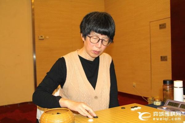 倡棋杯预选128人同场竞技 “十八段夫妇”联袂上阵