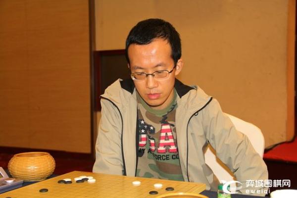 倡棋杯预选128人同场竞技 “十八段夫妇”联袂上阵