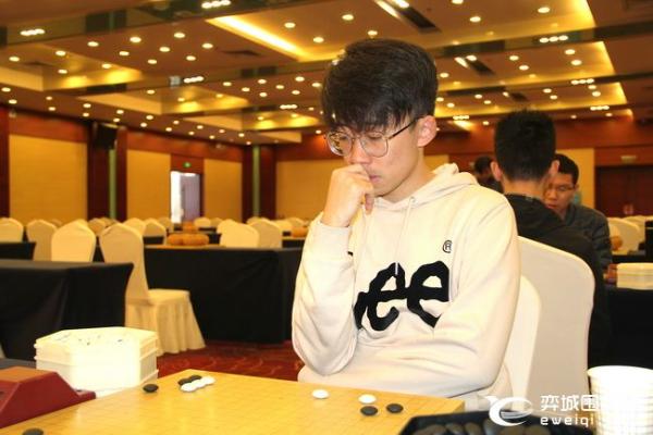 正在直播倡棋杯复赛 檀啸VS戎毅 党毅飞VS马逸超