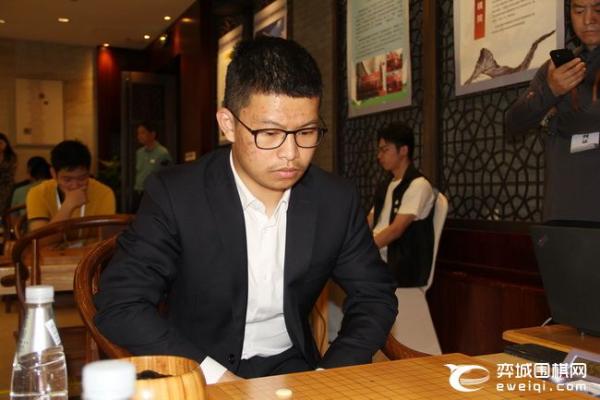 正直播围甲第三轮 中韩第一人PK 柯洁执黑对申真谞
