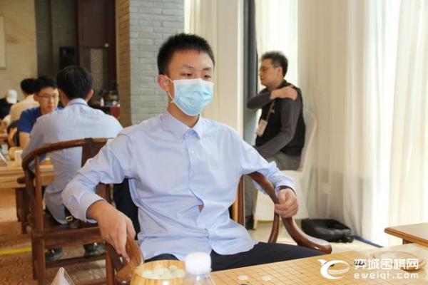 正直播围甲第三轮 中韩第一人PK 柯洁执黑对申真谞
