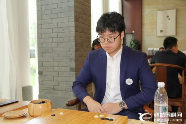 正直播围甲第三轮 中韩第一人PK 柯洁执黑对申真谞