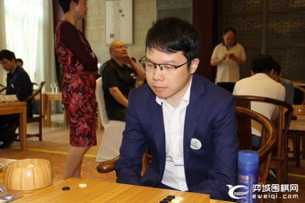 正直播围甲第三轮 中韩第一人PK 柯洁执黑对申真谞