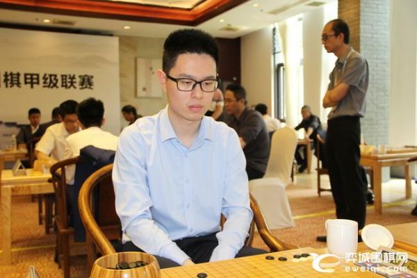 正直播围甲第三轮 中韩第一人PK 柯洁执黑对申真谞
