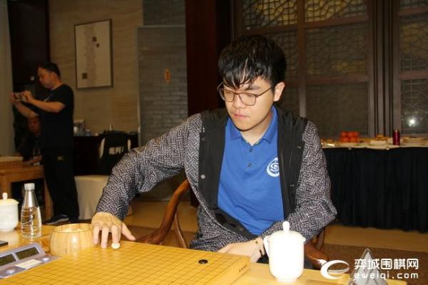 深圳龙华队四轮12分傲视群雄 天津上海场分终破蛋