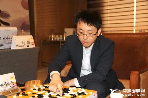 连笑序盘漏着 时越夺得棋圣战挑战权7月将挑战柯洁