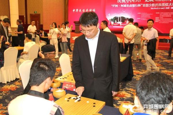 少数民族围棋大赛指导棋 华以刚常昊等指导参赛选手