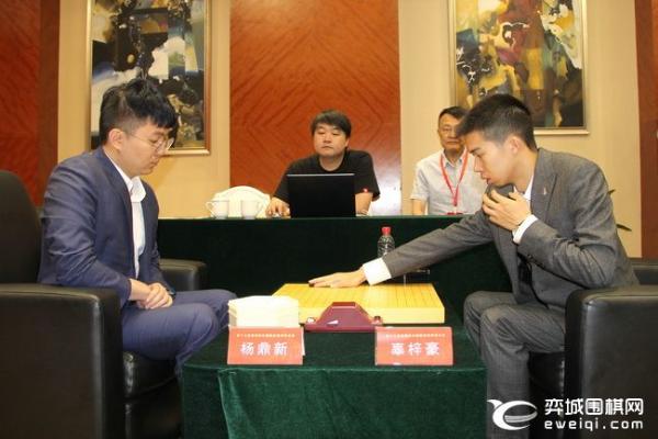 正在直播倡棋杯半决赛决胜局 辜梓豪执黑对杨鼎新