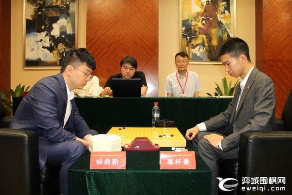 正在直播倡棋杯半决赛决胜局 辜梓豪执黑对杨鼎新