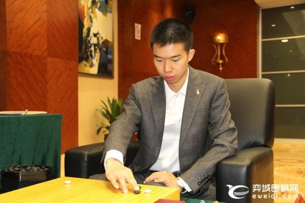正在直播倡棋杯半决赛决胜局 辜梓豪执黑对杨鼎新