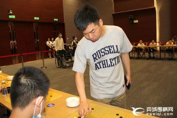 吴清源杯围棋名人指导棋 聂卫平：让9个子太多了