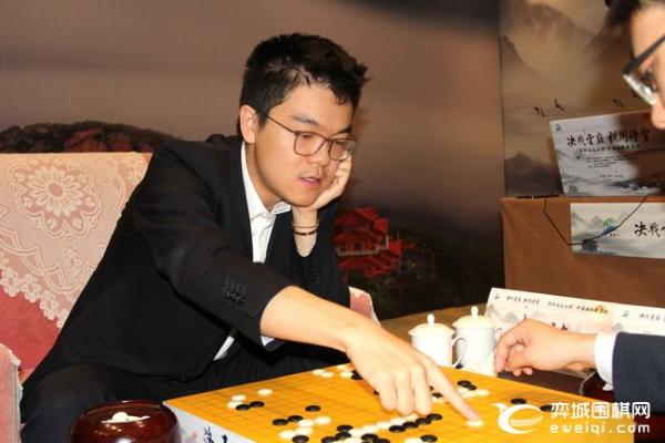 决赛第二局112手屠龙胜时越 柯洁2比0蝉联棋圣头衔