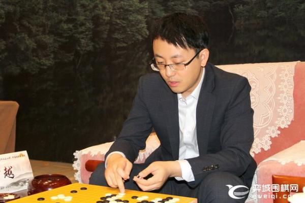决赛第二局112手屠龙胜时越 柯洁2比0蝉联棋圣头衔