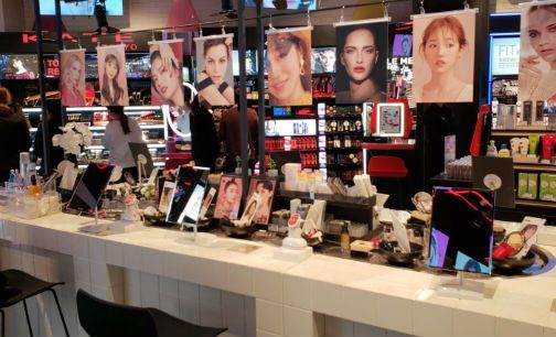 吸引年轻客群 屈臣氏北京彩妆概念店引入“旋转寿司”