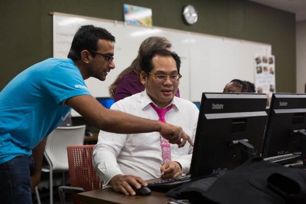 旧金山的流浪汉门正成功入职科技公司、拿6位数年薪！