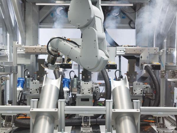 苹果推出拆解机器人Daisy：每小时能拆200部iPhone