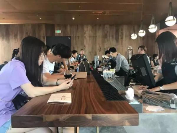 星巴克啤酒，70元一杯背后的中国野心
