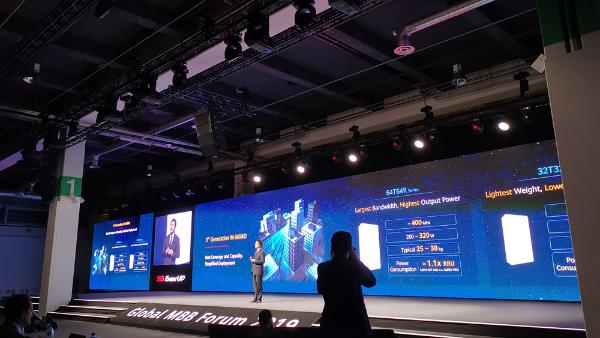 邓泰华发布华为最新5G全系列产品方案 无线算法创新框架首次亮相