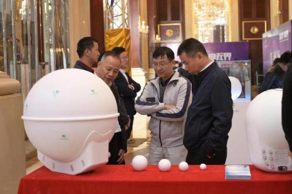 粤海信面向全球发布新一代龙伯透镜天线，助力5G高效建设