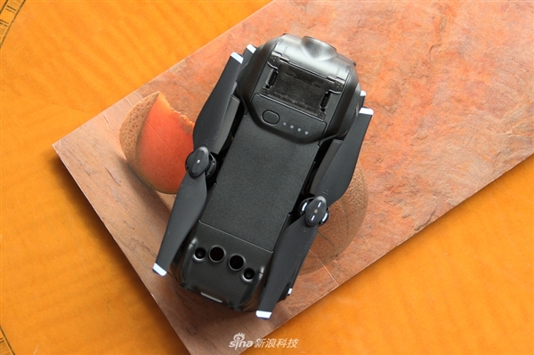 大疆Mavic&nbsp;Air无人机开箱：便携可折叠&nbsp;性能强悍
