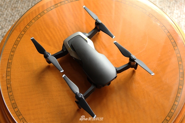 大疆Mavic&nbsp;Air无人机开箱：便携可折叠&nbsp;性能强悍