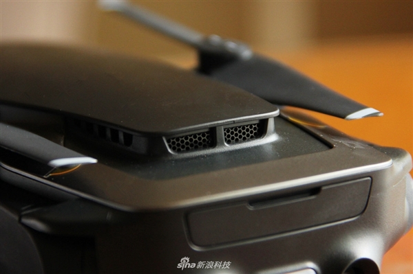 大疆Mavic&nbsp;Air无人机开箱：便携可折叠&nbsp;性能强悍