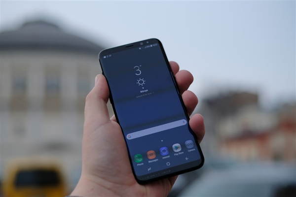 骁龙845加持!三星S9+带壳渲染图曝光:超高屏占比