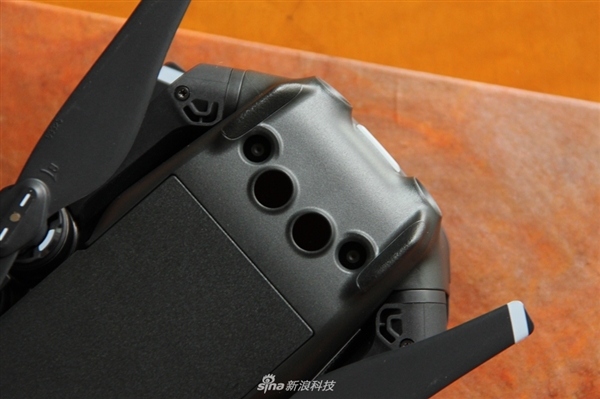 大疆Mavic&nbsp;Air无人机开箱：便携可折叠&nbsp;性能强悍