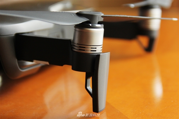 大疆Mavic&nbsp;Air无人机开箱：便携可折叠&nbsp;性能强悍
