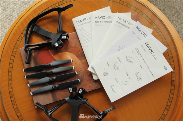 大疆Mavic&nbsp;Air无人机开箱：便携可折叠&nbsp;性能强悍