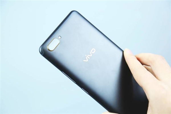vivo X20 Plus屏幕指纹版开箱：一眼心动