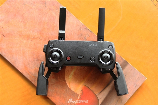 大疆Mavic&nbsp;Air无人机开箱：便携可折叠&nbsp;性能强悍