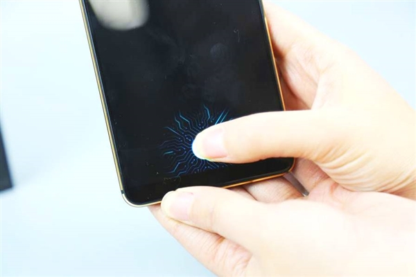 vivo X20 Plus屏幕指纹版开箱：一眼心动