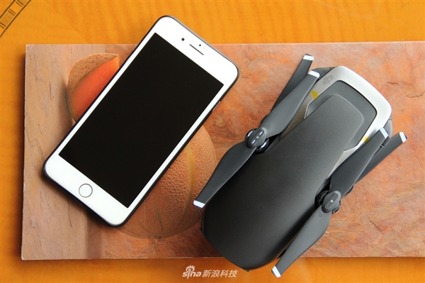 大疆Mavic&nbsp;Air无人机开箱：便携可折叠&nbsp;性能强悍