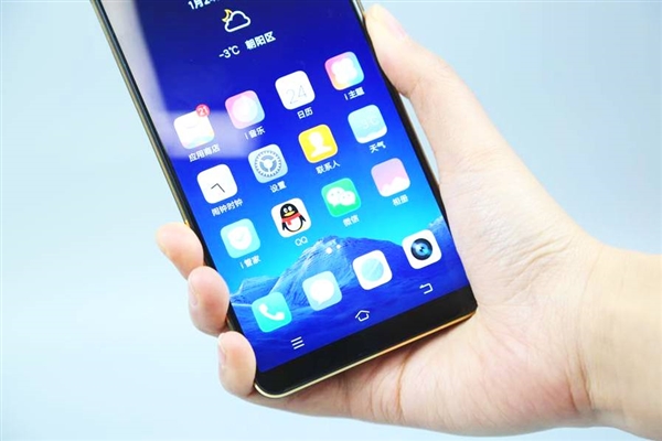 vivo X20 Plus屏幕指纹版开箱：一眼心动