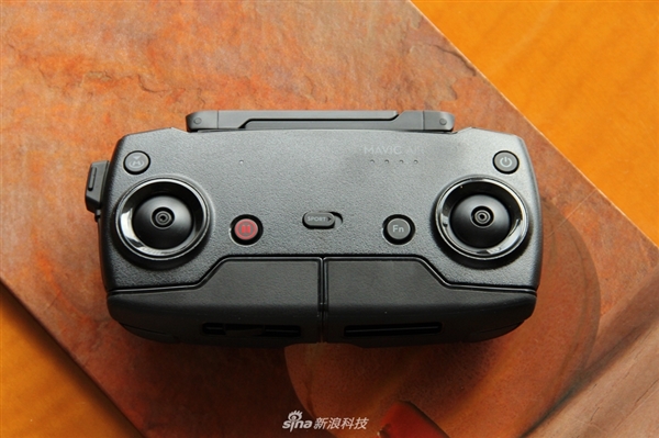 大疆Mavic&nbsp;Air无人机开箱：便携可折叠&nbsp;性能强悍