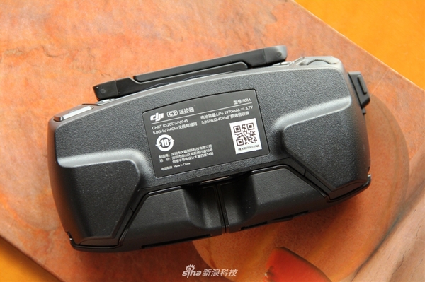 大疆Mavic&nbsp;Air无人机开箱：便携可折叠&nbsp;性能强悍